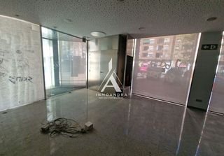 Local comercial en alquiler en Universidad - Los Lirios en Logroño