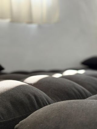 Sofá cama gris oscuro con almacenaje - NUEVO!