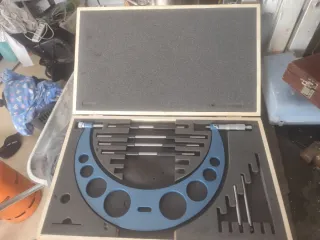 Micrómetro Palmer con juego de galgas