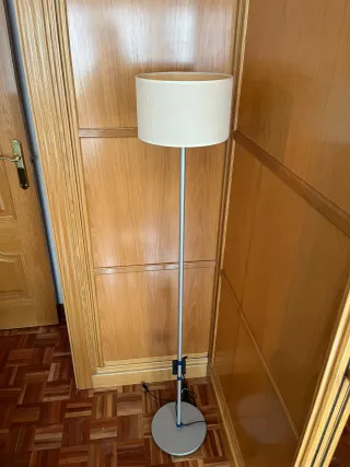 Lámpara de pie moderna tela y metal