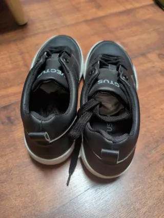 Zapatillas VEGTUS veganas negras y blancas