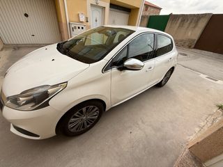 Peugeot 208 2016