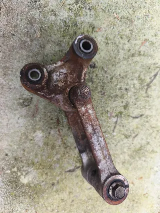 Bieleta y triangulo Africa Twin rd04