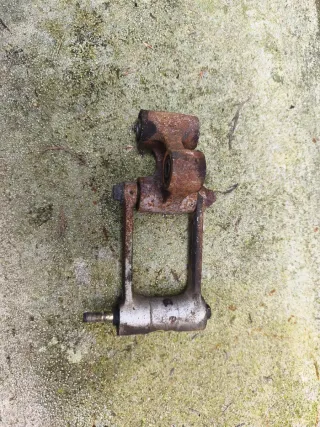 Bieleta y triangulo Africa Twin rd04