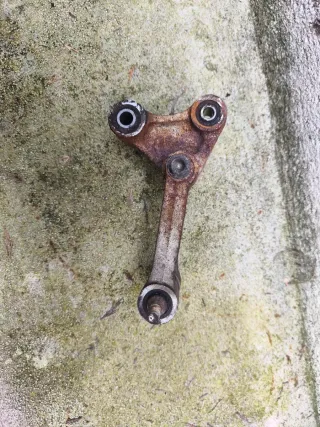 Bieleta y triangulo Africa Twin rd04