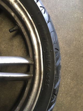 Neumático Continental 110/70-16 52S y Llanta