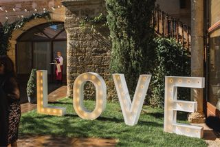 Alquilo letras LOVE para bodas