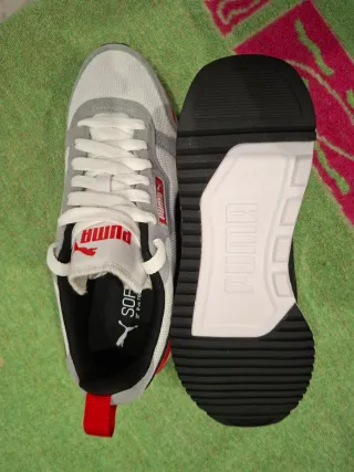 Zapatillas Puma grises y blancas