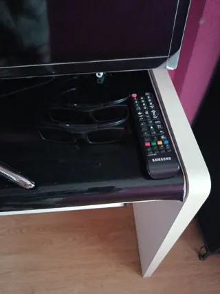 Samsung Smart TV 46"    3 D + 2 gafas  UE46F6400AW