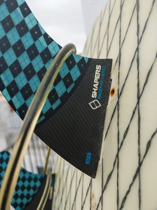 Tabla de surf MB con quillas