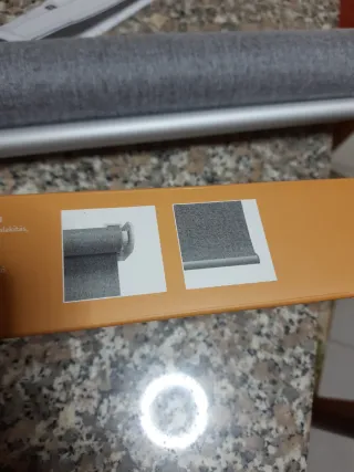 Tenda a rullo senza fili grigia