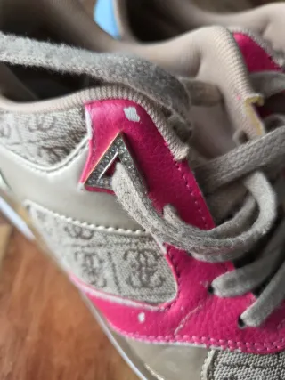 Zapatillas Guess Talla 38 Doradas y Rosas