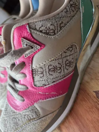 Zapatillas Guess Talla 38 Doradas y Rosas