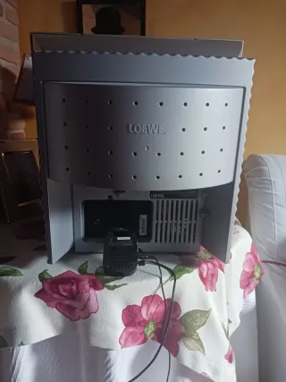 Televisión LOEWE tubo plata