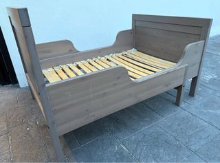 Cama extensible infantil de la marca IKEA