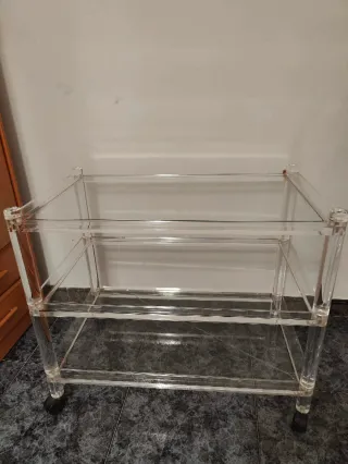 Mesa auxiliar de cristal con ruedas