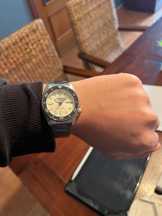 Reloj Seiko 5 Sport Beige/Plata