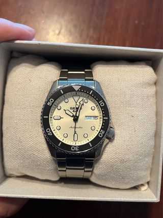 Reloj Seiko 5 Sport Beige/Plata