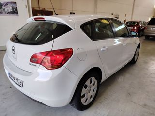 Opel Astra 2011