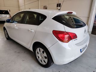 Opel Astra 2011