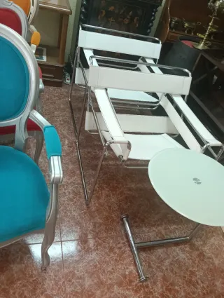 2 Poltrone Wasil in Pelle Bianca + Tavolino