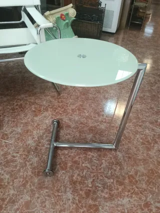 2 Poltrone Wasil in Pelle Bianca + Tavolino