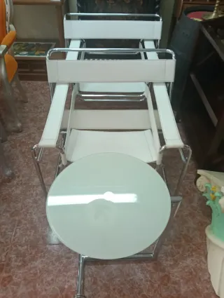 2 Poltrone Wasil in Pelle Bianca + Tavolino