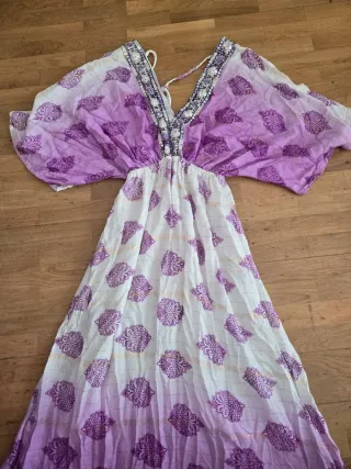 Vestido largo estampado morado y blanco