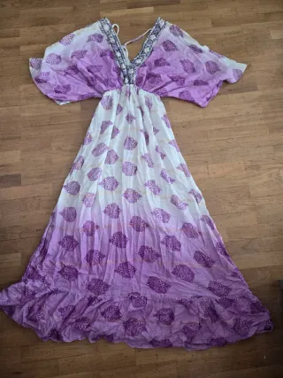 Vestido largo estampado morado y blanco