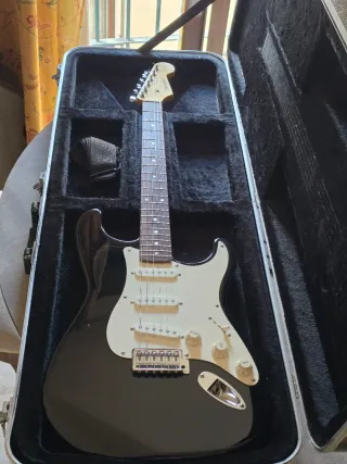 Guitarra Eléctrica Fernandes Stratocaster