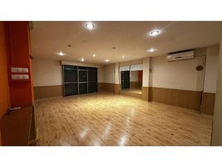 Local comercial en alquiler en Casagemes - Canyadó en Badalona