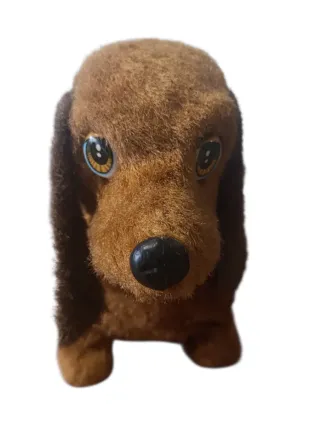 Antiguo perro de juguete