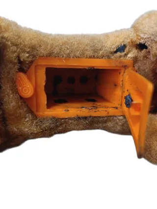 Antiguo perro de juguete