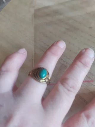 Anello ottone dorato con pietra verde