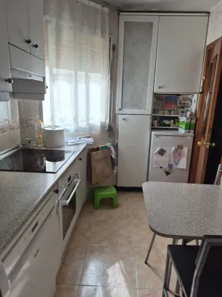 Alquilar habitación a una mujer