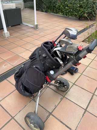 Carro de golf manual con palos