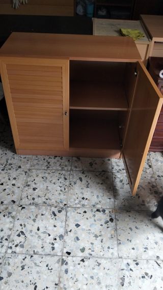 Armario pequeño de madera