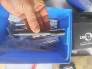 Machos de roscar rectos y helicoidales