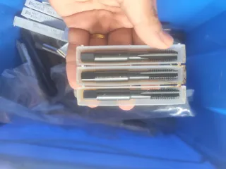 Machos de roscar rectos y helicoidales