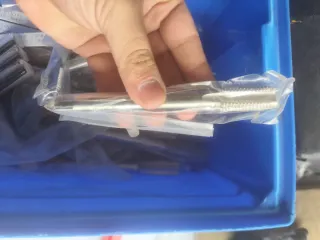 Machos de roscar rectos y helicoidales