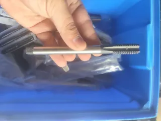 Machos de roscar rectos y helicoidales