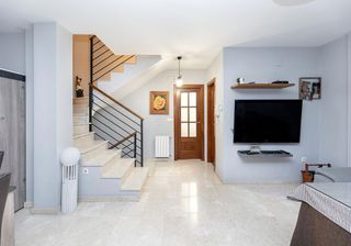 Casa adosada en venta en Zubia (La)