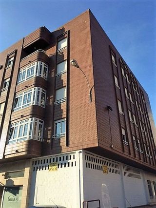 Local comercial en alquiler en La Chantría - La Lastra en León