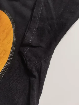 Camiseta negra con estampado de Jack & Sally.