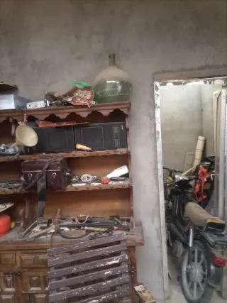 Candelabros y mueble en buen estado