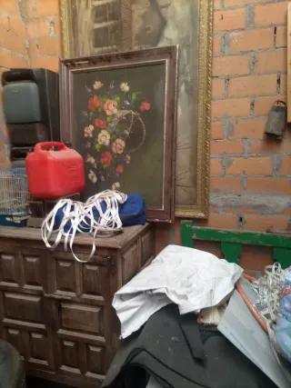 Candelabros y mueble en buen estado