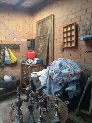 Candelabros y mueble en buen estado