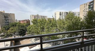 Piso en alquiler en Media Legua en Madrid