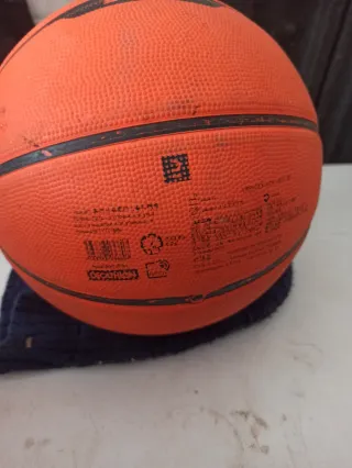 Balón de Baloncesto Tarmak Resist 100