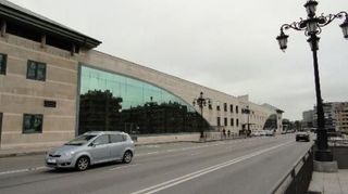 Garaje en alquiler en Milán - Pumarín - Teatinos en Oviedo